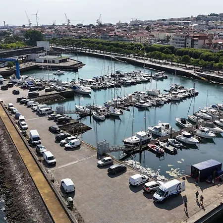 Viana Sealife Botel *
